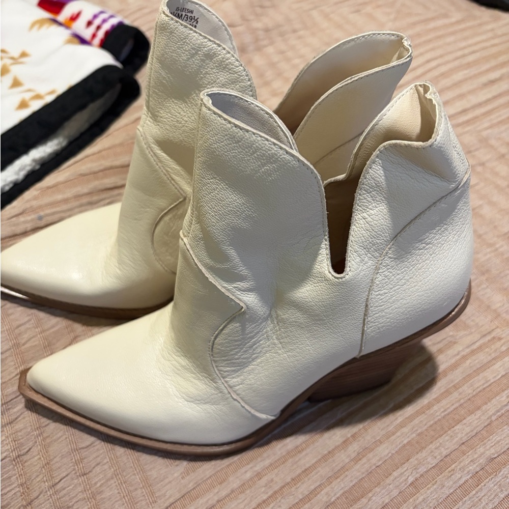 Jessica Simpson Off-White Heeled Boots